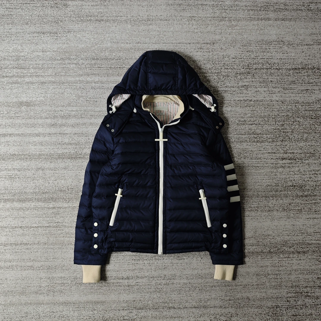 99新 THOMBROWNE 纯色连帽合身拉链轻薄羽绒服/3码＃4424