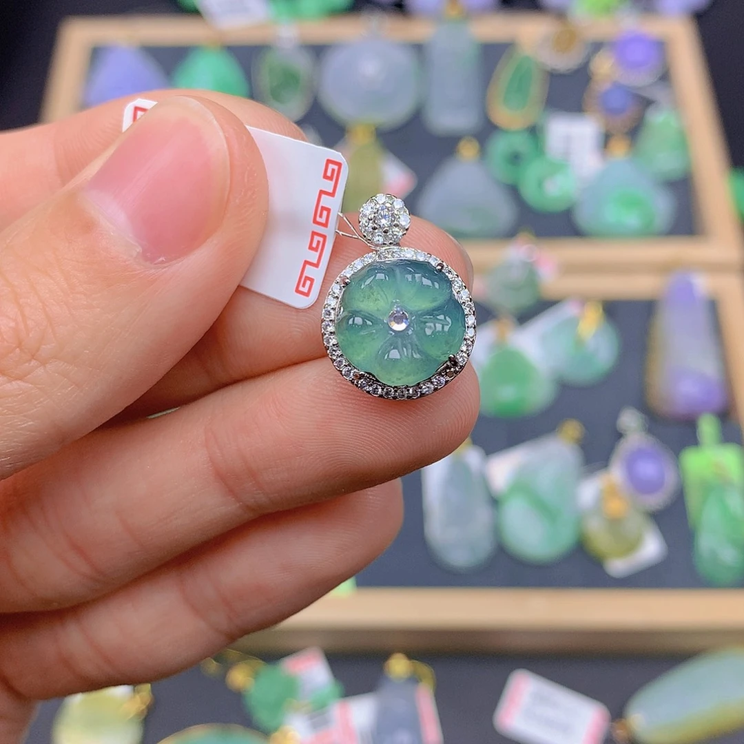 翡翠颈饰未镶嵌翡翠