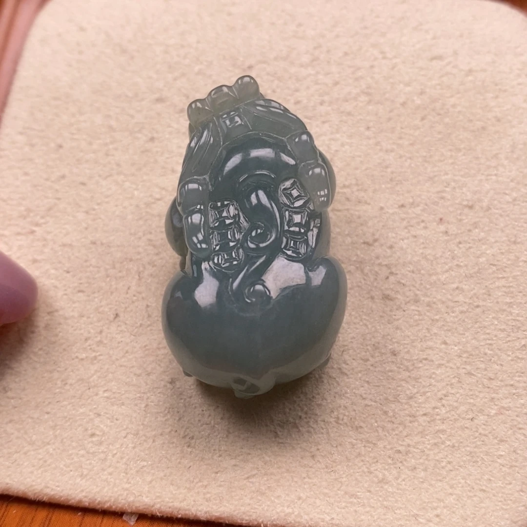 翡翠未镶嵌颈饰如意貔貅