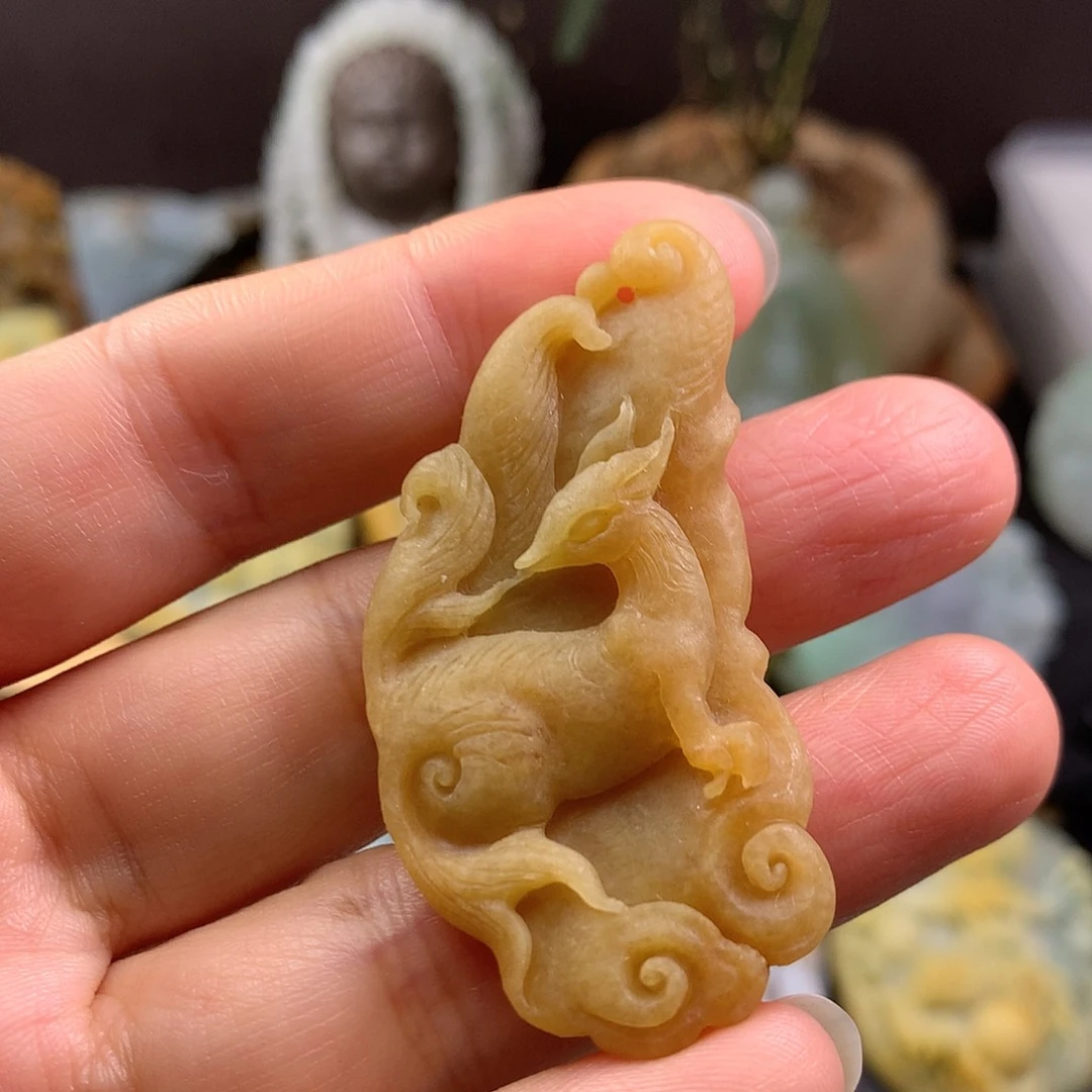 定制翡翠未镶嵌九尾狐