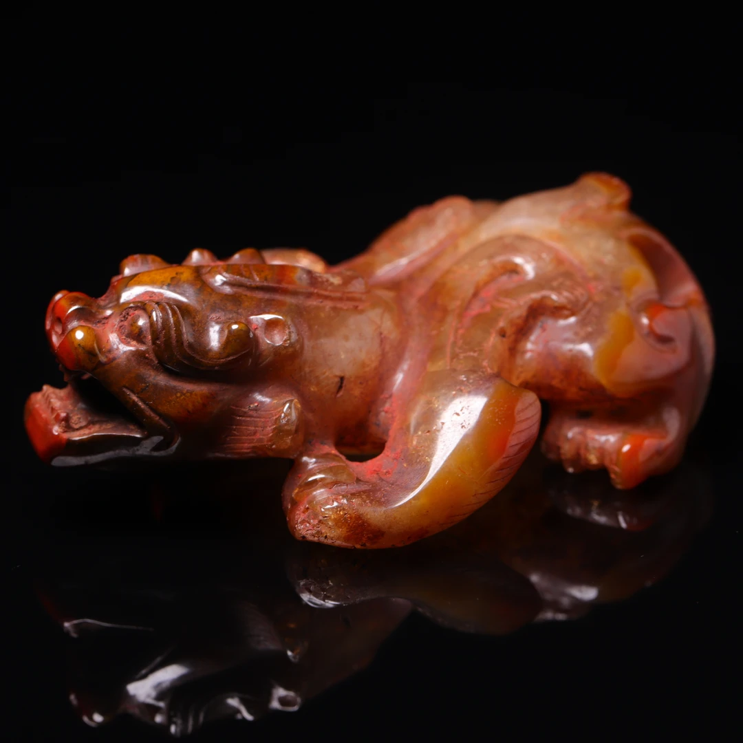 明代天然红缟玛瑙瑞兽