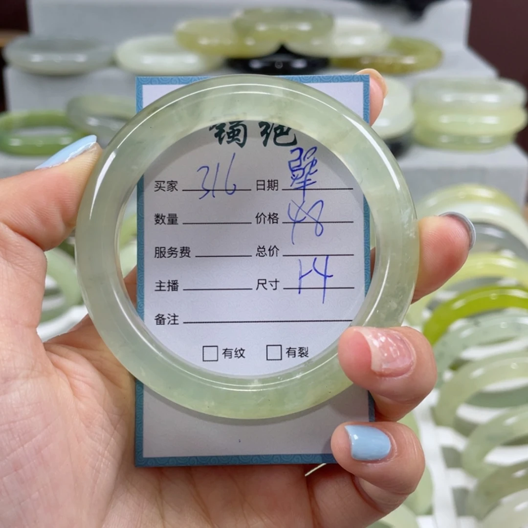 【闪购商品】蛇纹石玉手镯未镶嵌犟****y