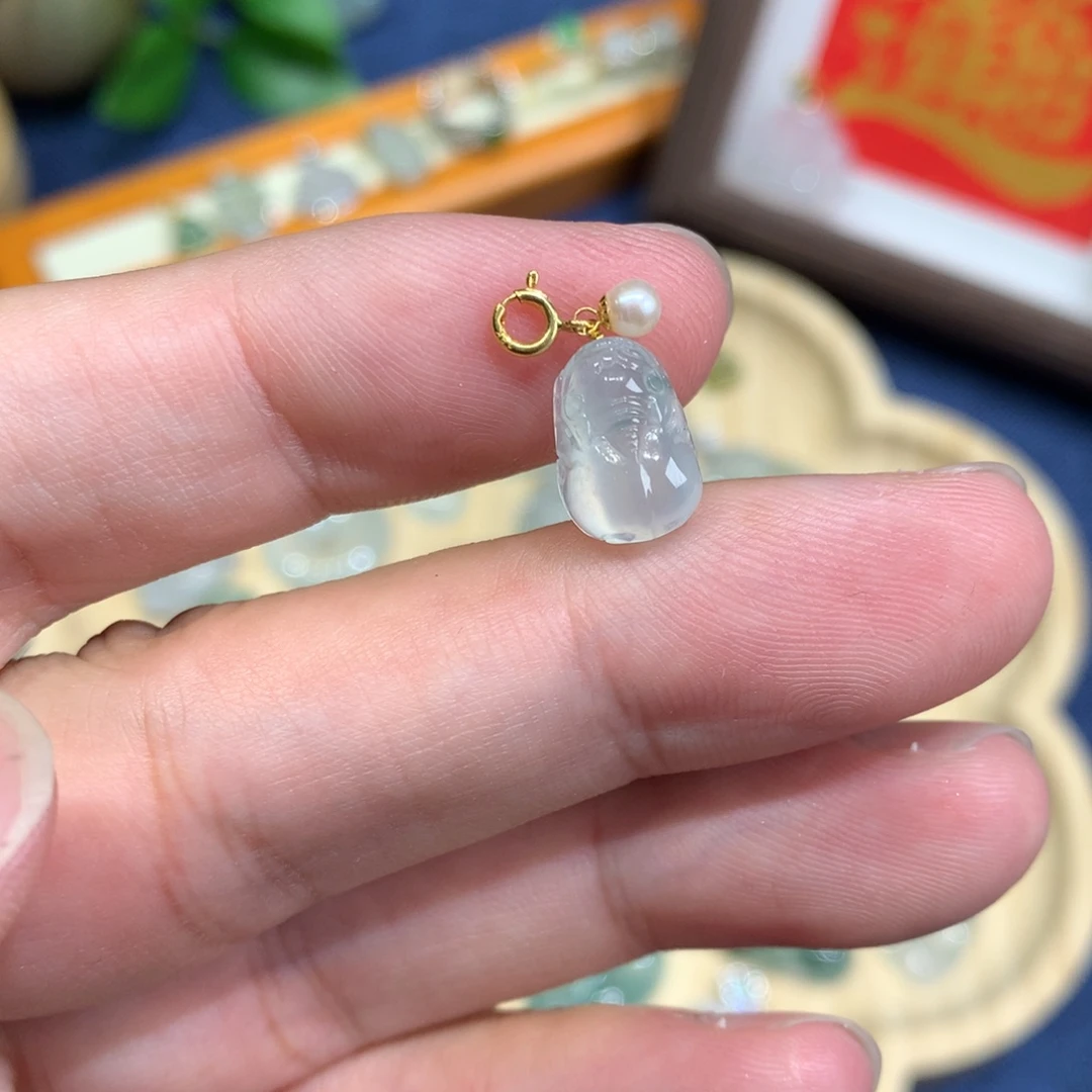 翡翠18K金镶嵌颈饰貔貅