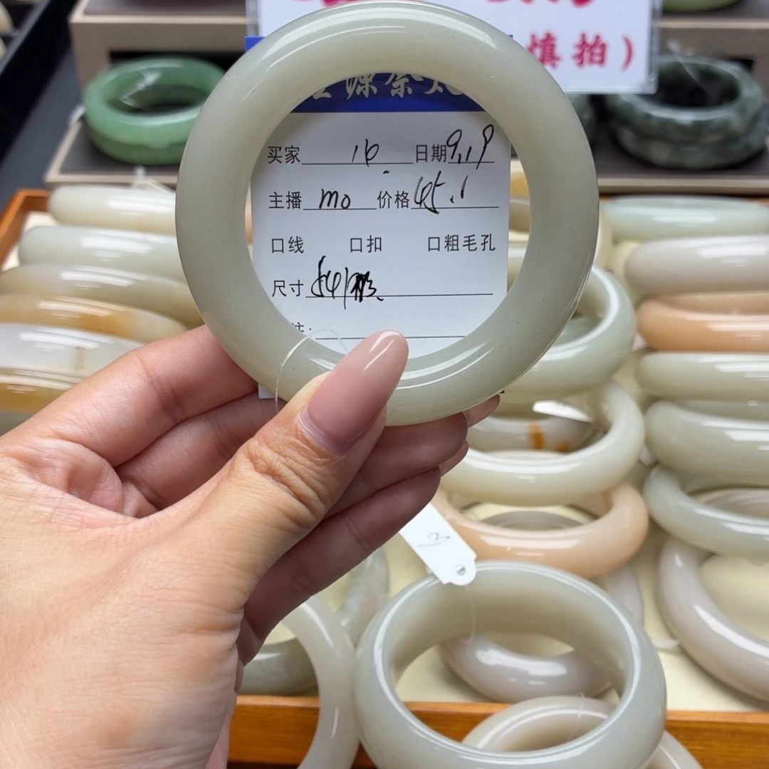 未镶嵌手镯石英质玉