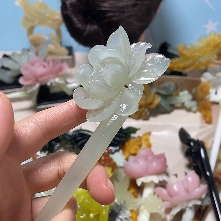 王***涵蛇纹石玉未镶嵌岫玉