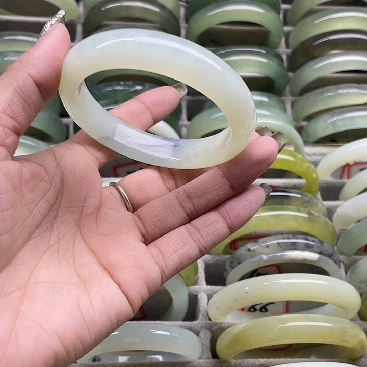 蛇纹石玉未镶嵌手镯52