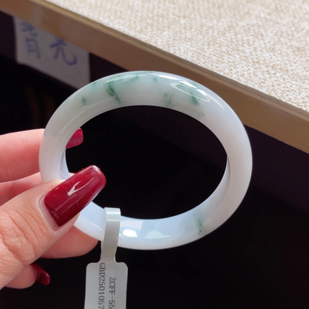 翡翠手镯未镶嵌手镯