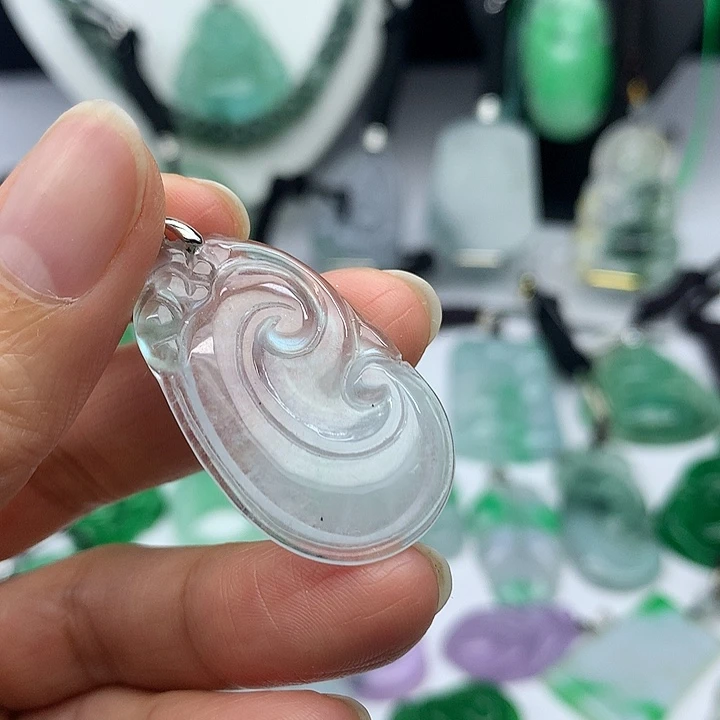 翡翠未镶嵌吊坠(赠链)