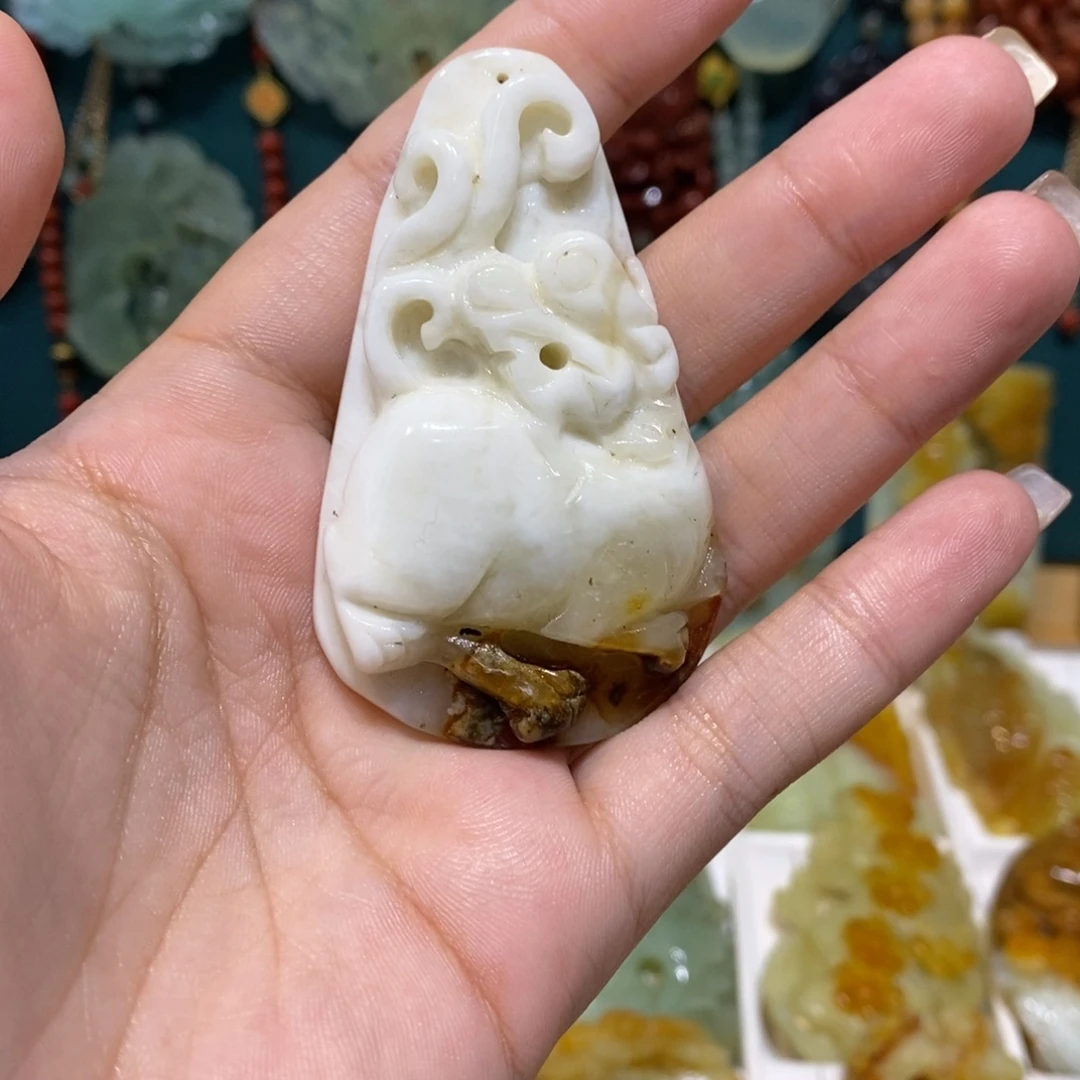 蛇纹石玉未镶嵌颈饰