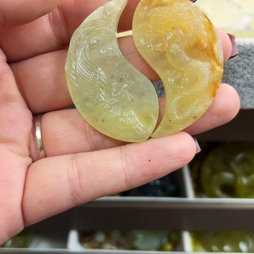 蛇纹石玉颈饰未镶嵌