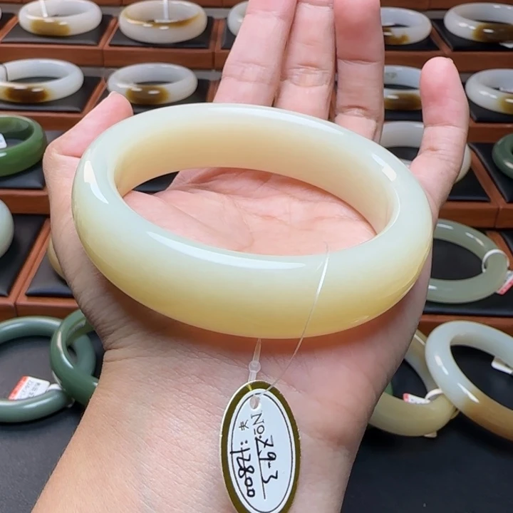 未镶嵌手镯和田玉满色糖粉61.3