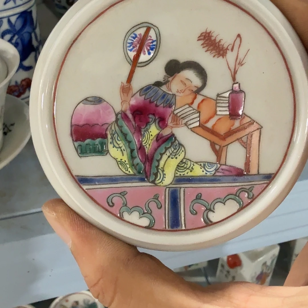 瓷片摆件的事情是在哪的