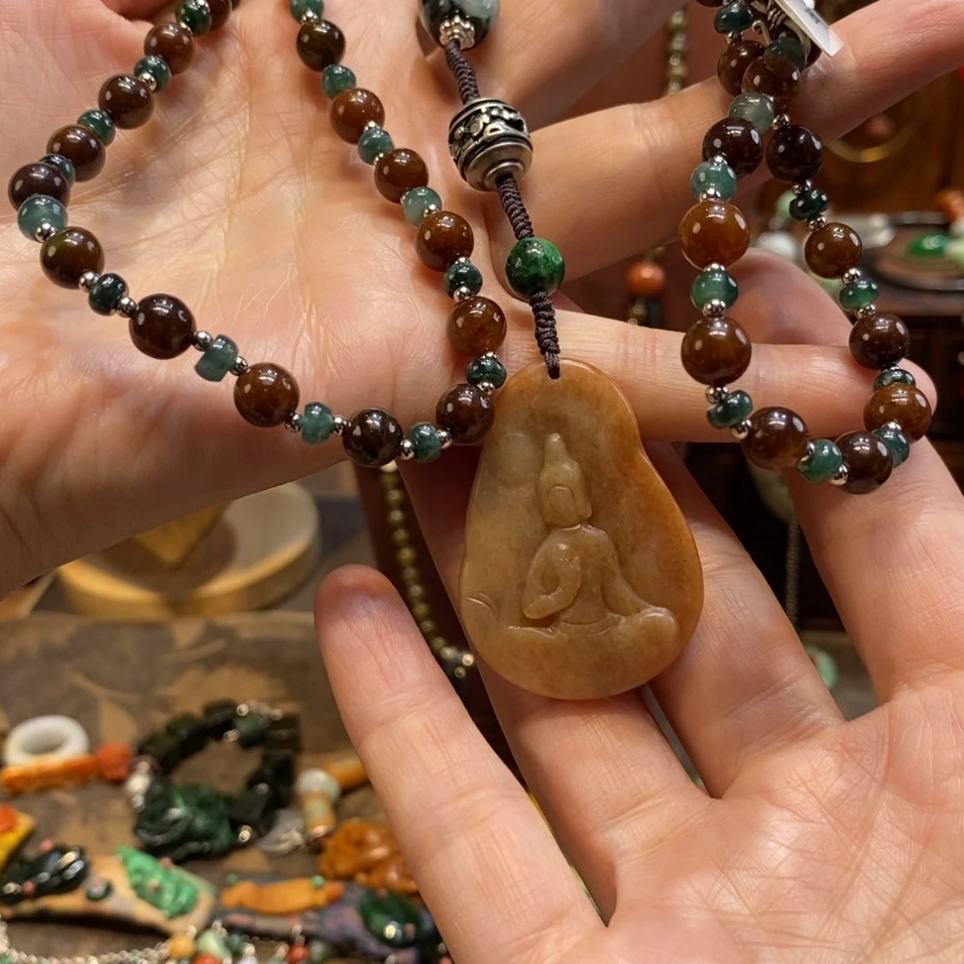 翡翠吊坠(赠链)未镶嵌