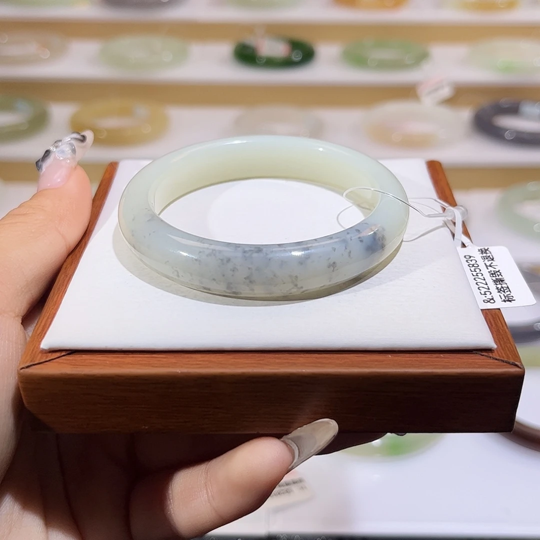 和田玉未镶嵌手镯点墨青花