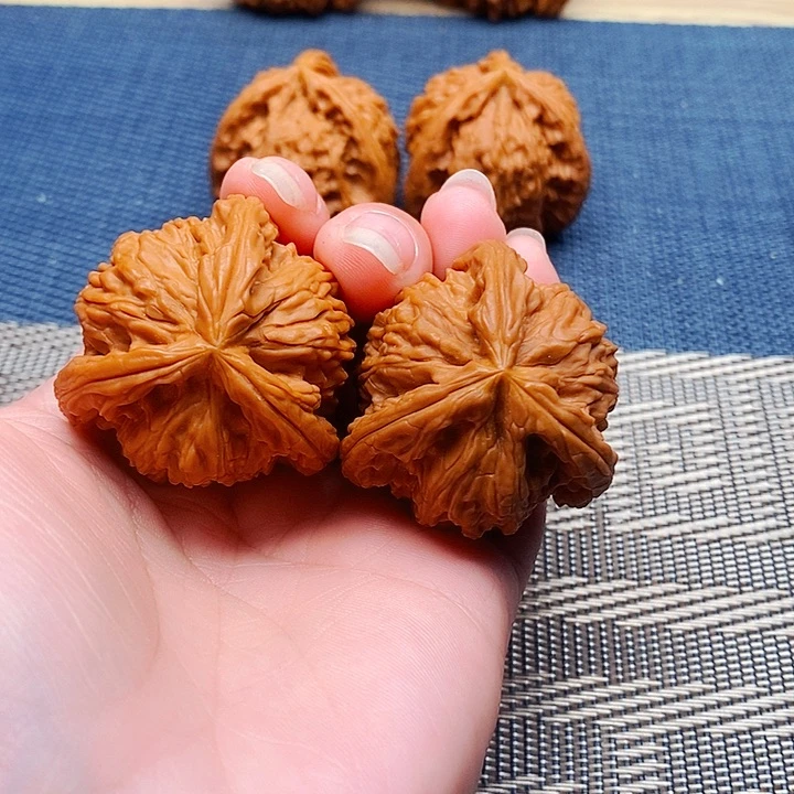 草***酱吊坠文玩核桃三棱
