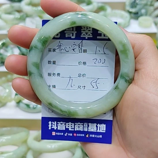 我***处透闪石-蛇纹石玉未镶嵌手镯