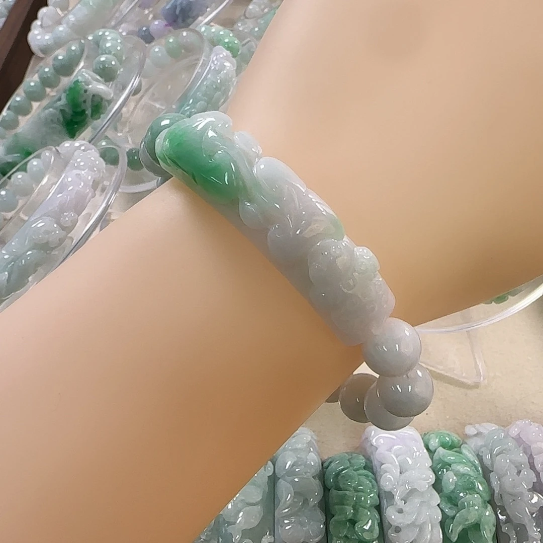 翡翠未镶嵌颈饰手牌