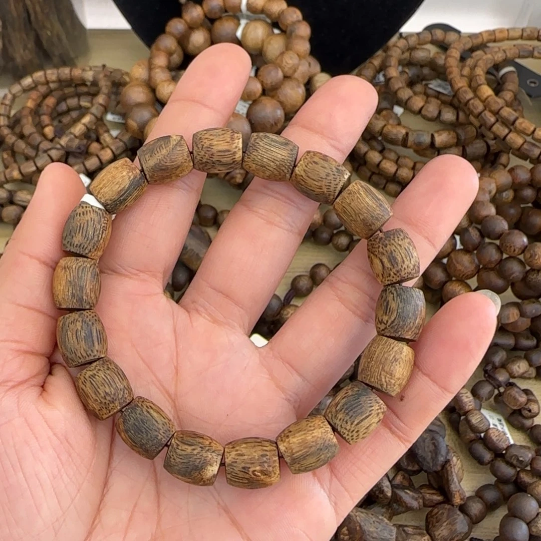 沉香手串汝湖多样性发货一条卡10-10克