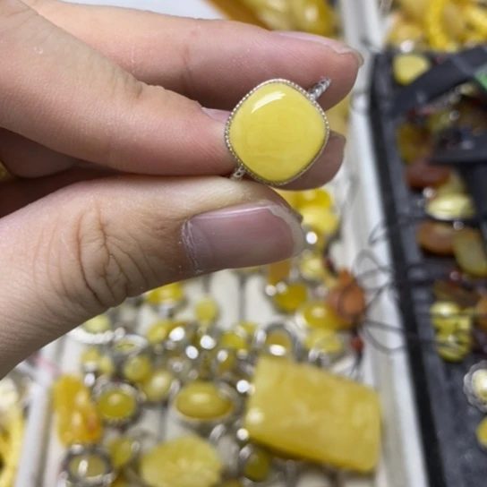银S925镶嵌蜜蜡裸石戒指