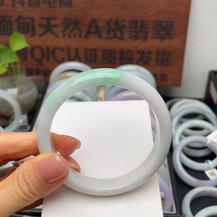 翡翠手镯未镶嵌56.9正圈小纹裂