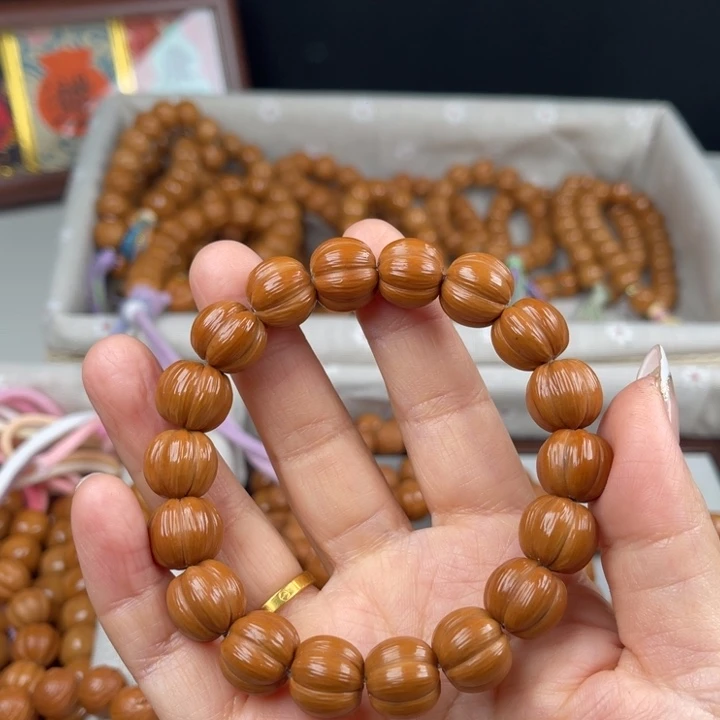 小***儿猴头核桃手串山楂酥