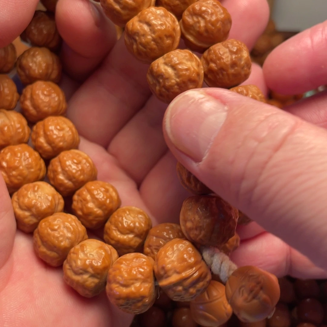 白***壶猴头核桃吊坠金蟾