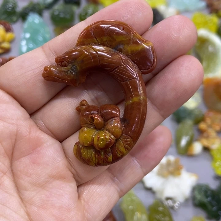 未镶嵌蛇纹石玉挂件