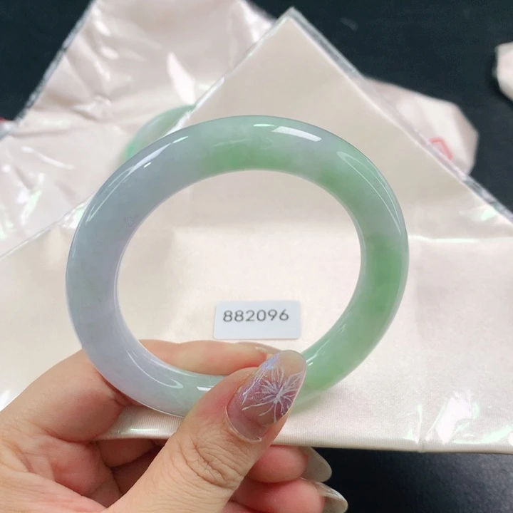 翡翠手镯（圆镯）未镶嵌项***?03
