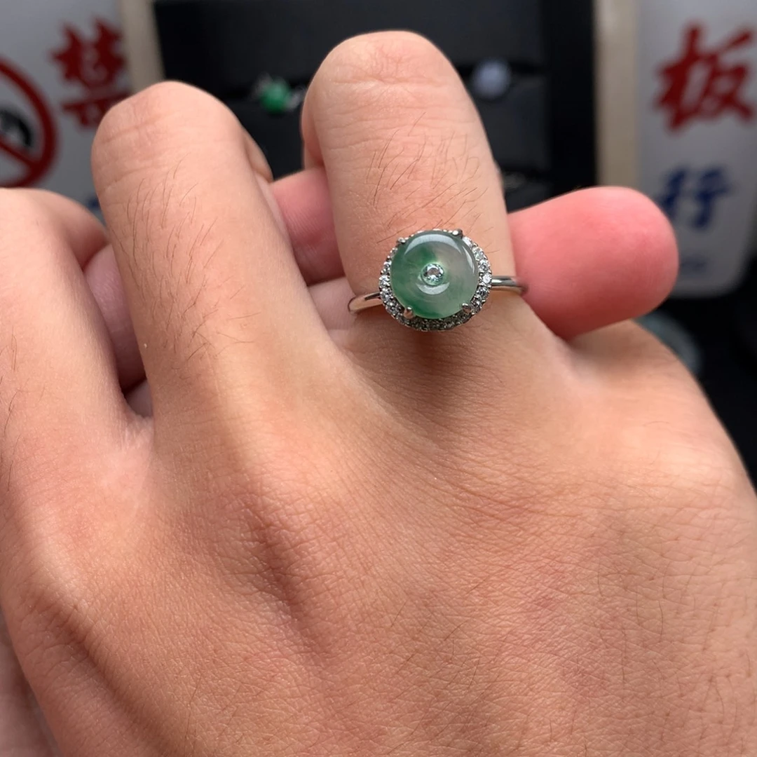 翡翠未镶嵌颈饰你是