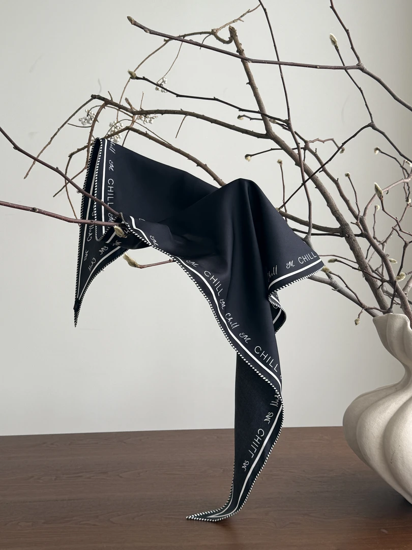 【耶耶YEYE特价福福】“香奶奶风”字母边框菱形斜纹真丝领巾06