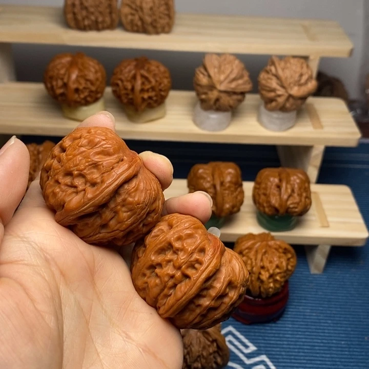 -***夫把件文玩核桃元宝