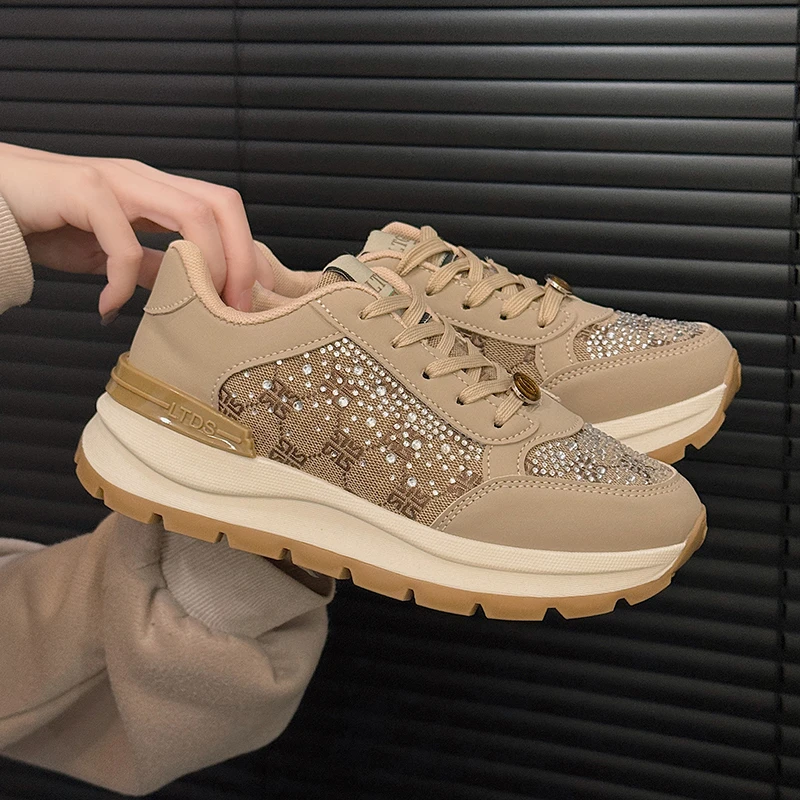 2025新款水钻港风复古拼接时尚休闲鞋