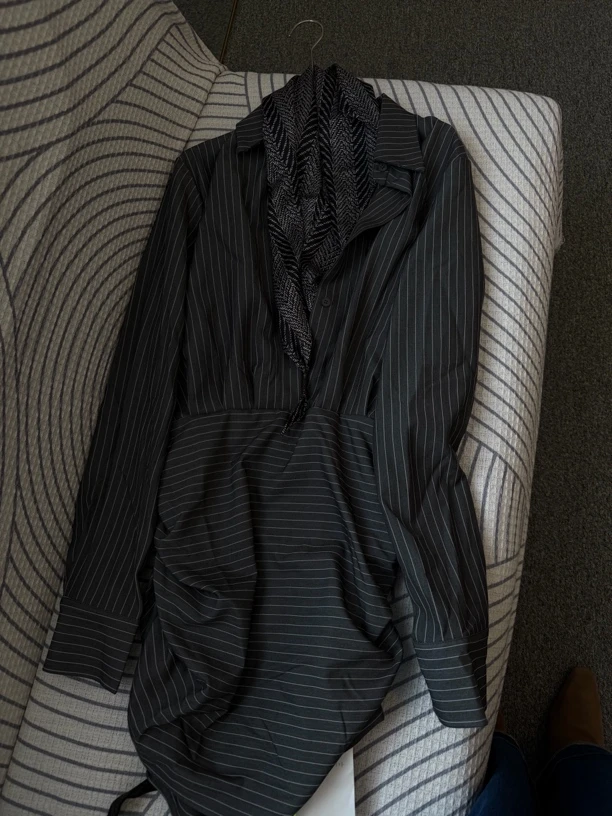 凤尾裙同款2025设计感褶皱不规则格子衬连衣收腰上衣