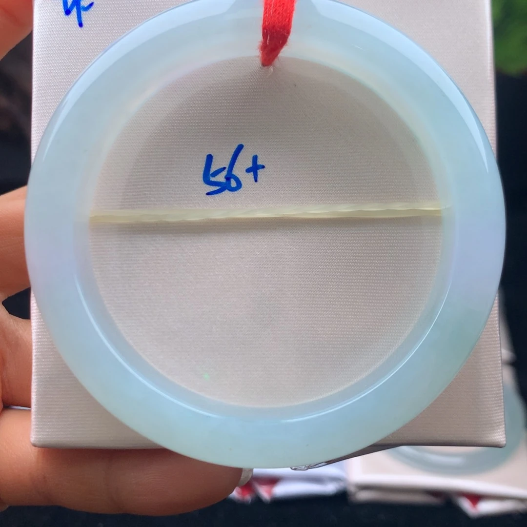 翡翠手镯未镶嵌手镯
