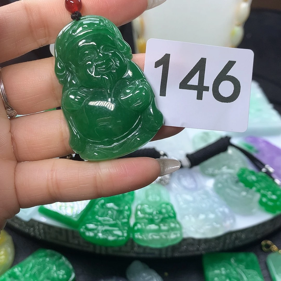 翡翠吊坠(赠链)未镶嵌