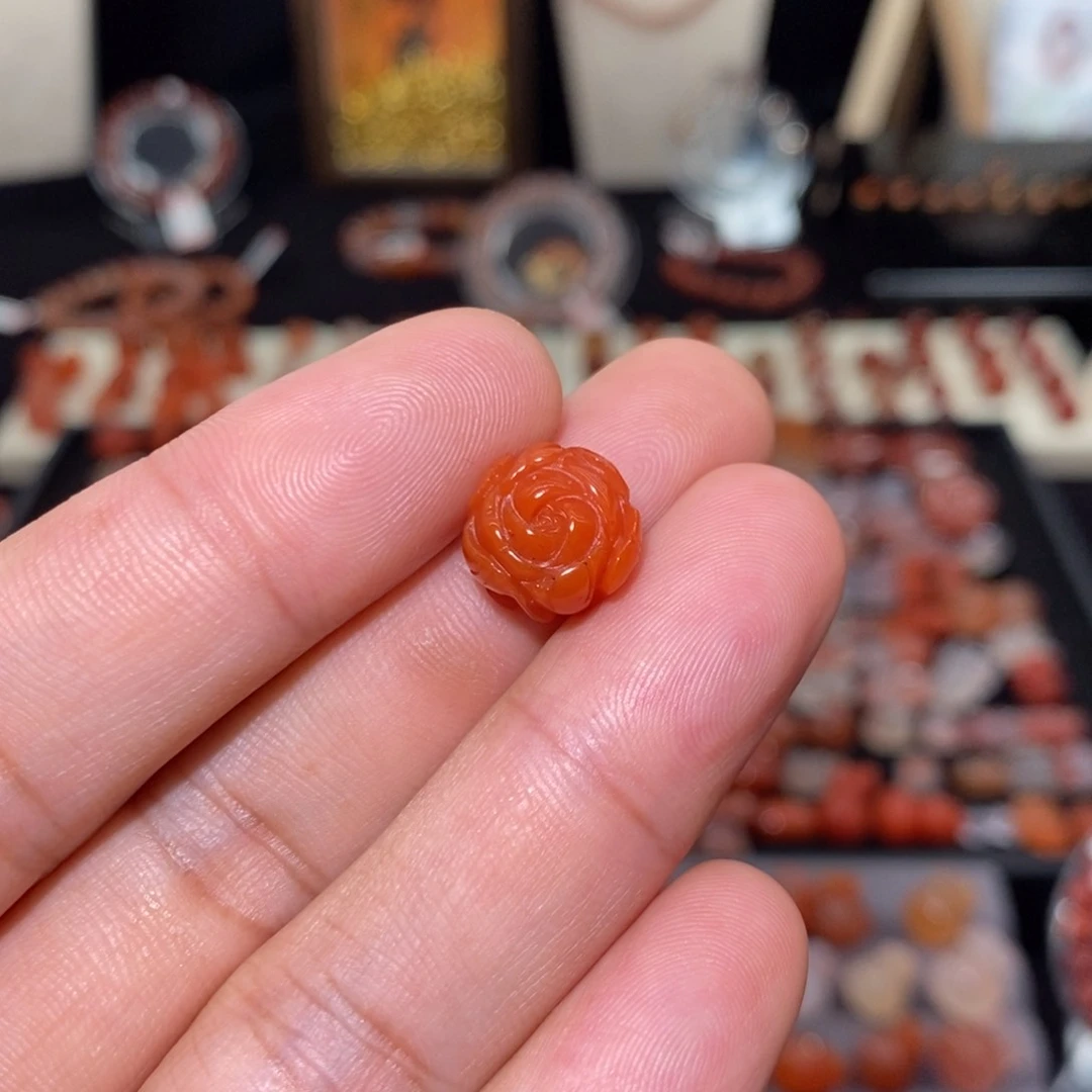 南红玛瑙冰飘未镶嵌玫瑰花1