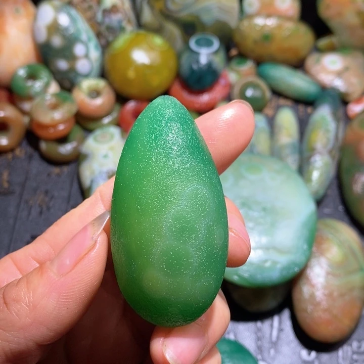 石英质玉颈饰未镶嵌用****2