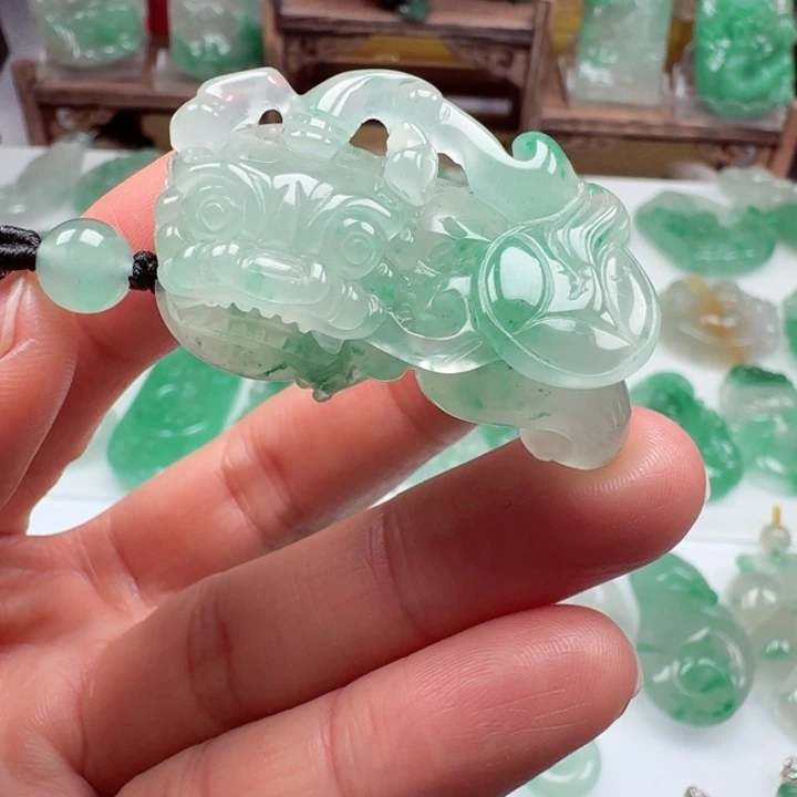 颈饰未镶嵌石英质玉