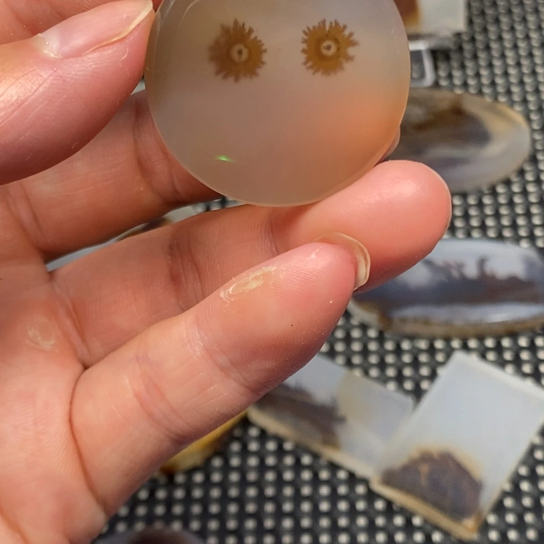 赵***.玛瑙/玉髓颈饰未镶嵌