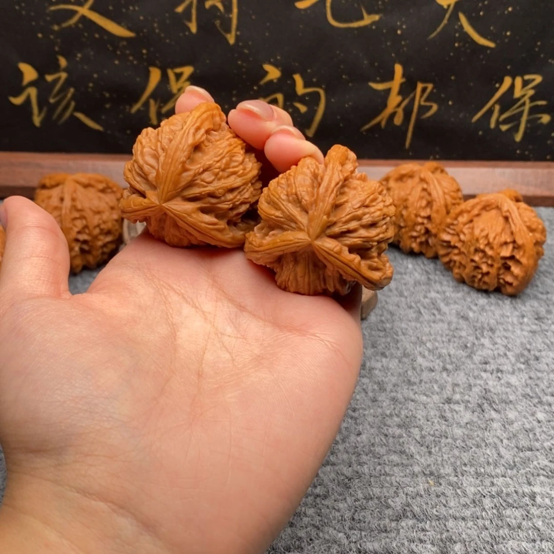 【闪购商品】吊坠文玩核桃何*为