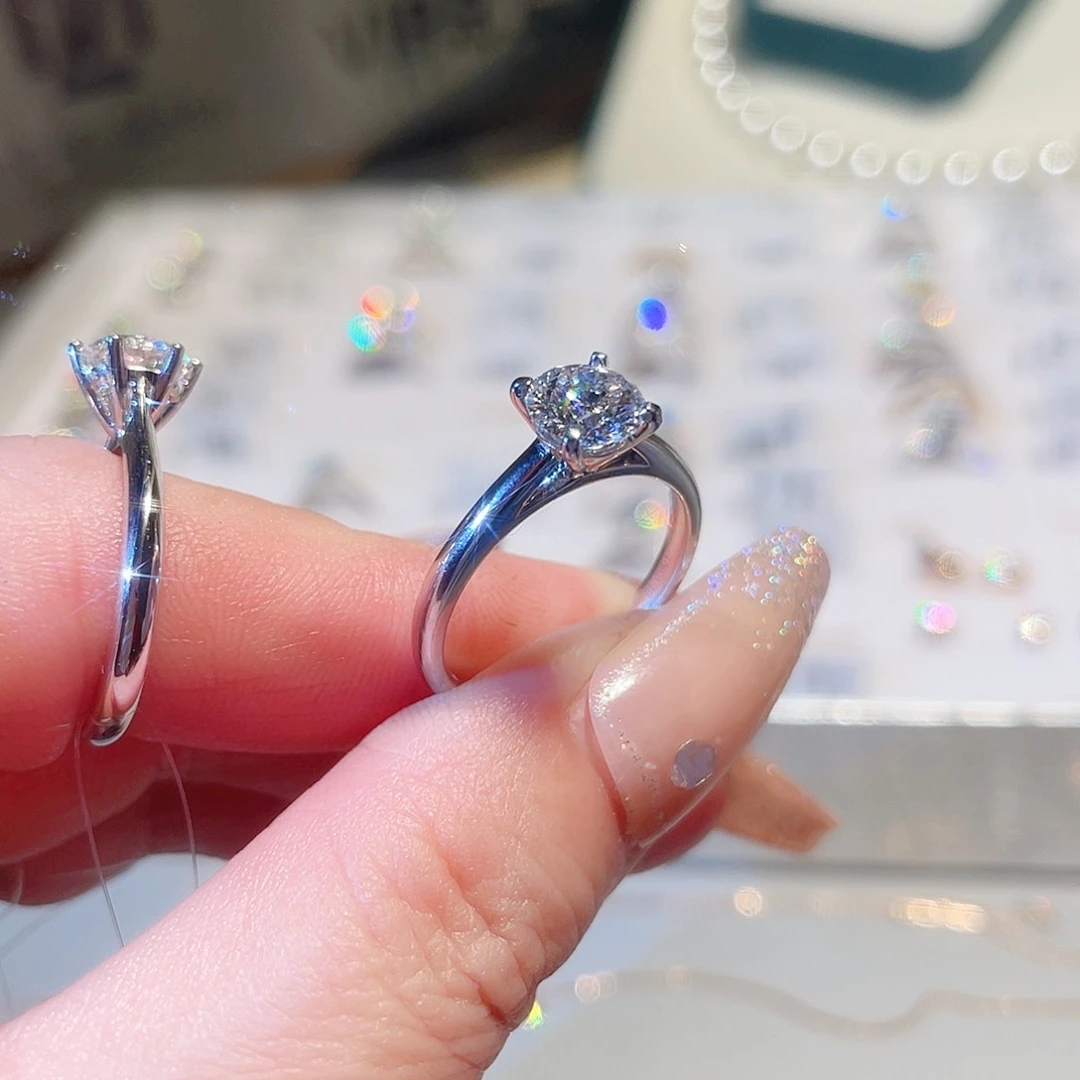 实验室培育钻石18K金镶嵌1.05D-E/VS，15