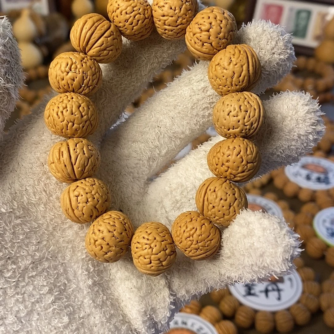 入门款桃核手串南瓜