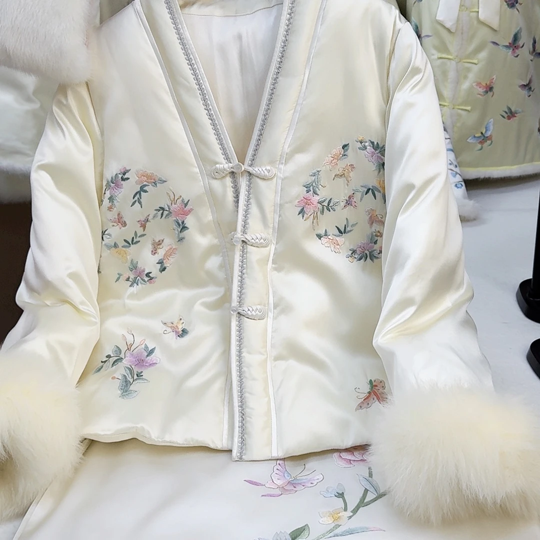 织绣真丝v领羽绒服