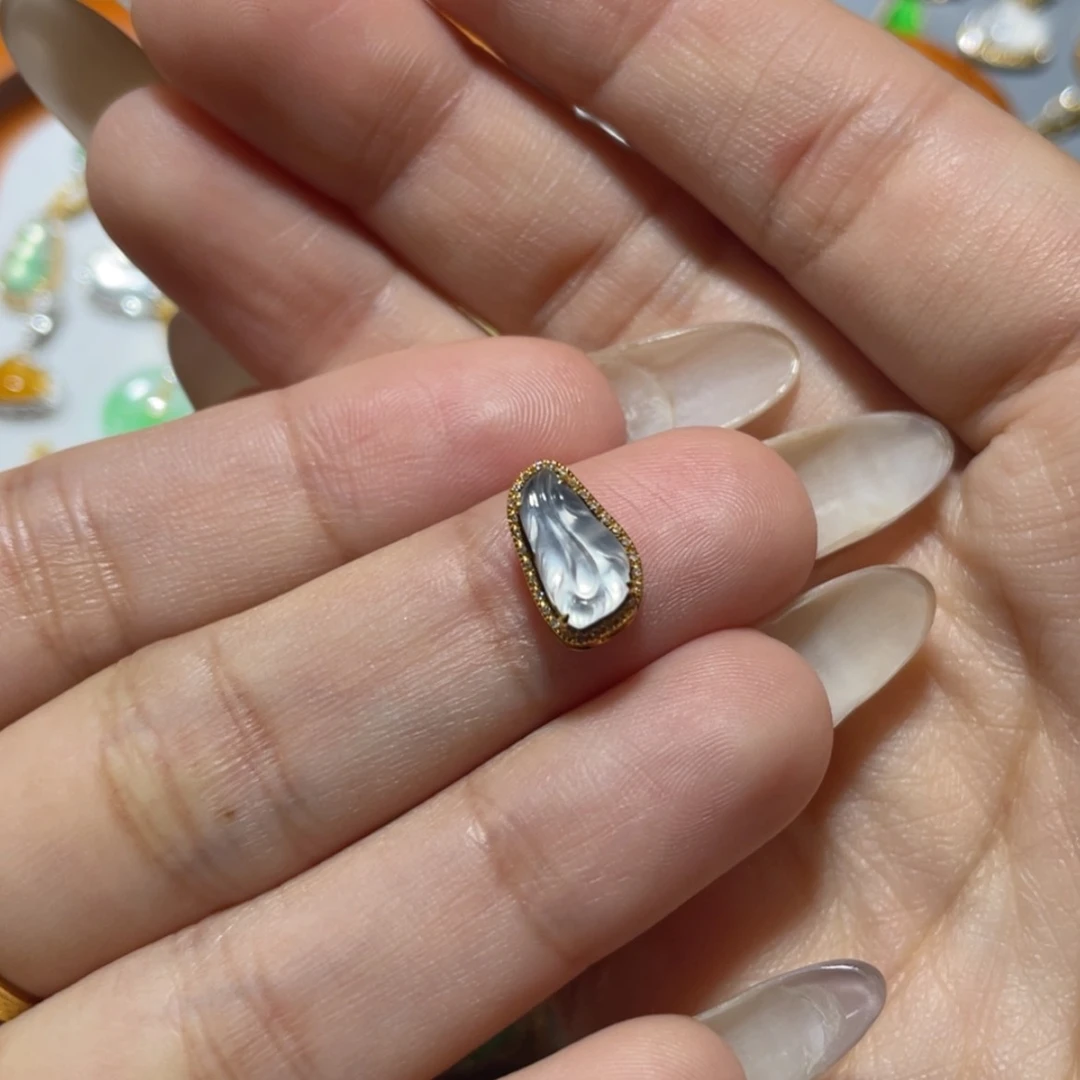 【闪购商品】颈饰18K金镶嵌翡翠