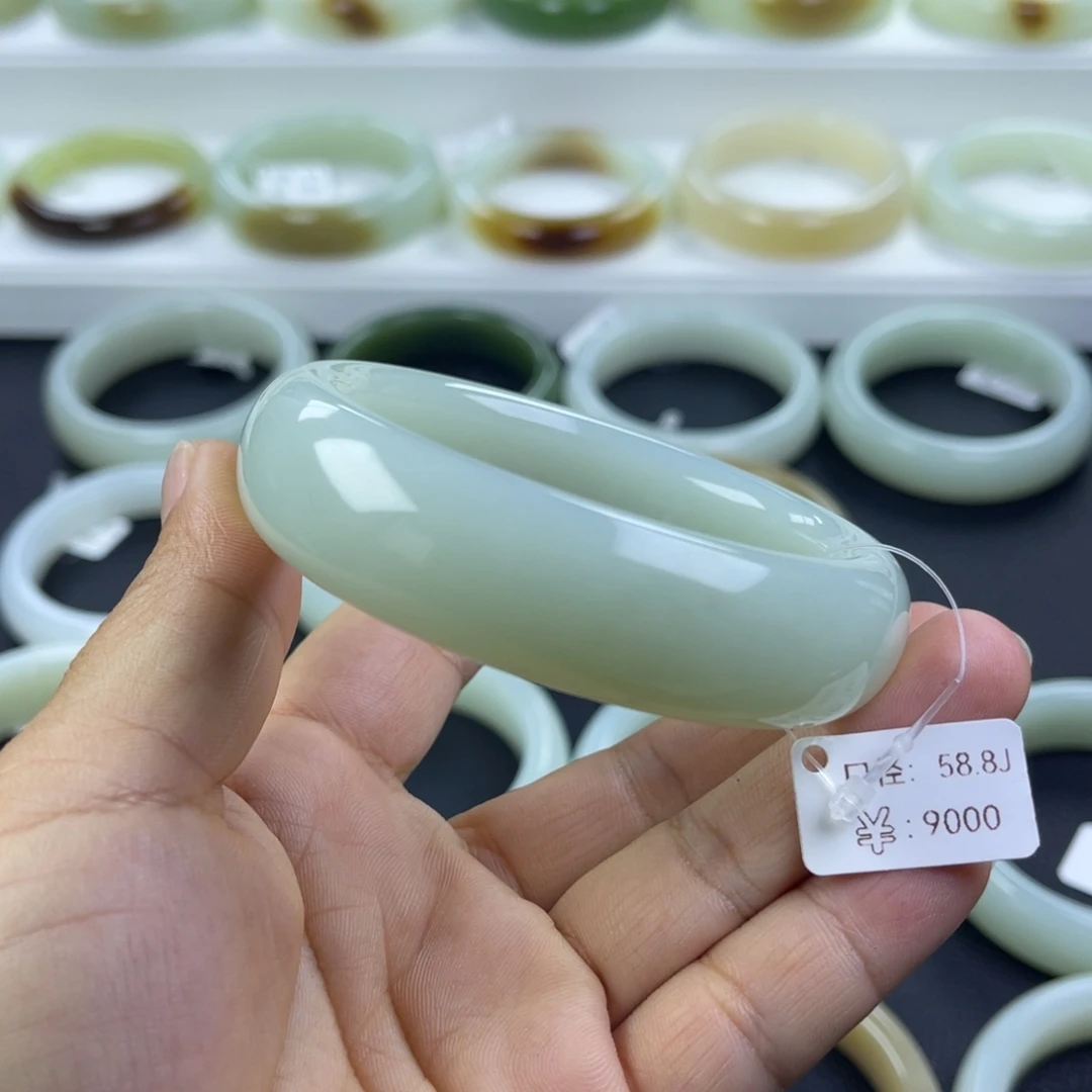 和田玉未镶嵌手镯