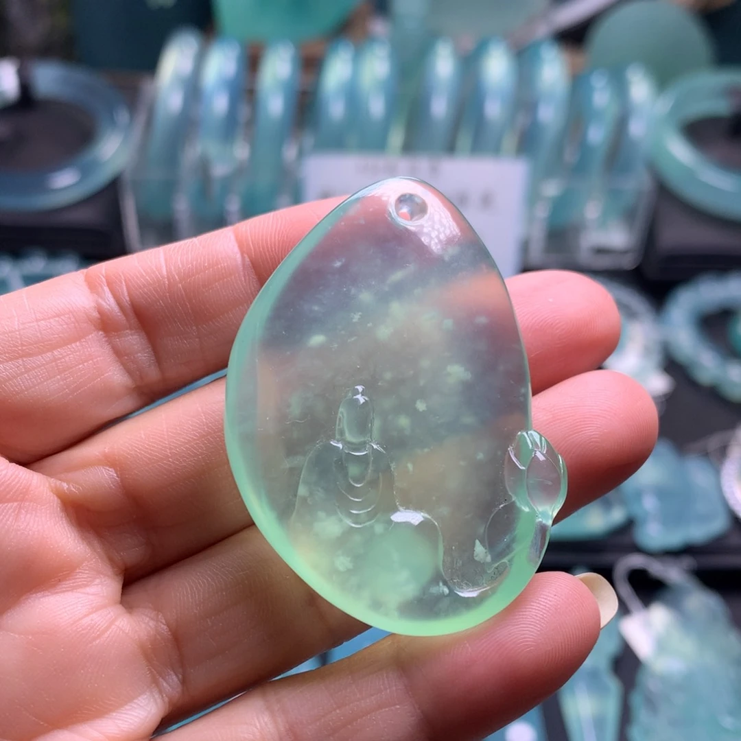 未镶嵌蛇纹石玉吊坠