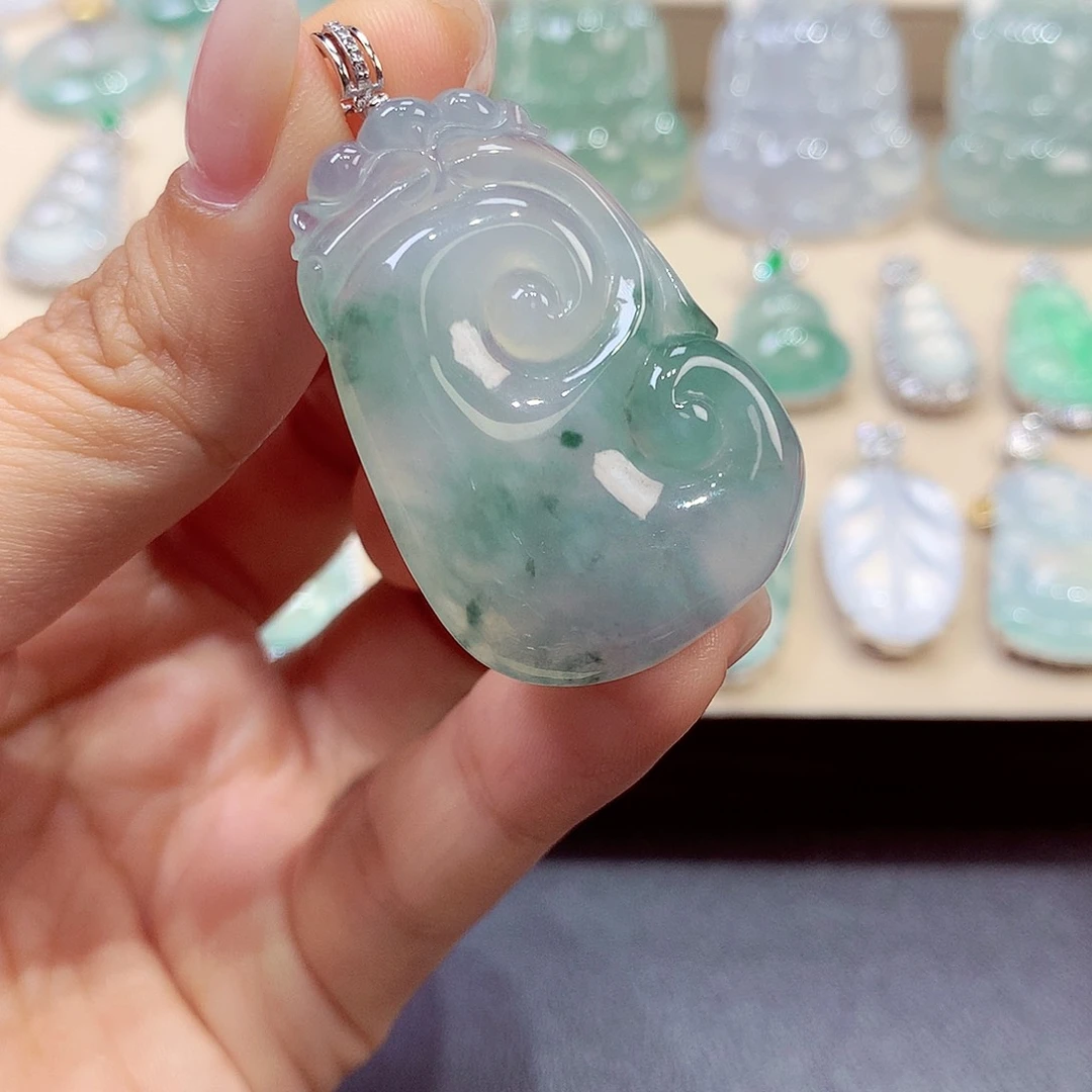 翡翠18K金镶嵌颈饰翡翠