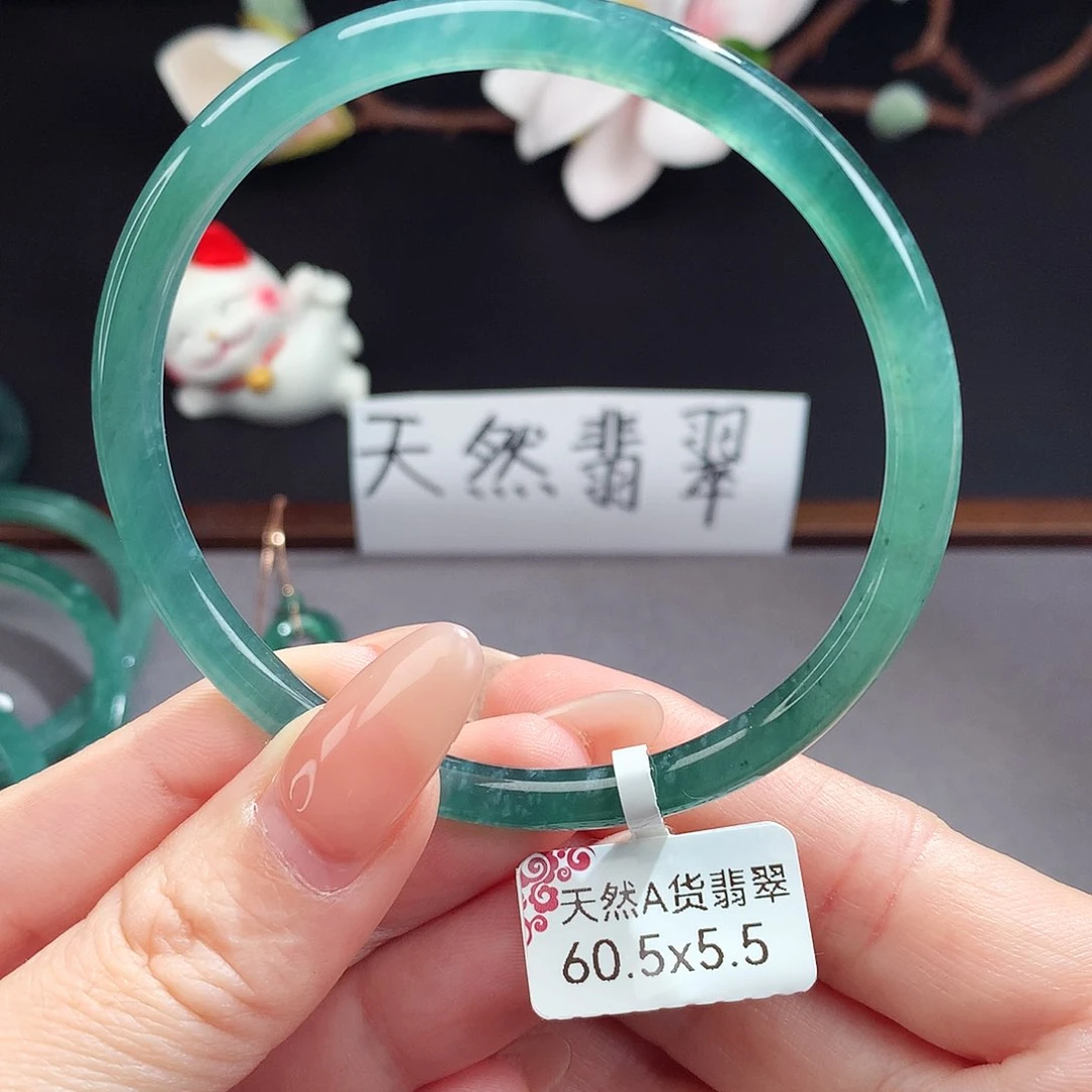翡翠手镯（圆镯）未镶嵌笑**生