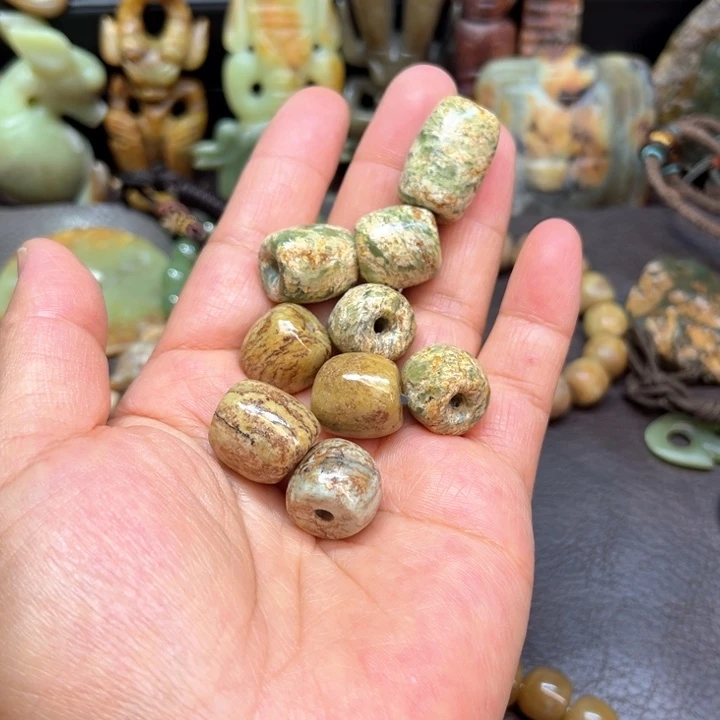 未镶嵌岫岩河磨玉（透闪石质玉）挂件英***事