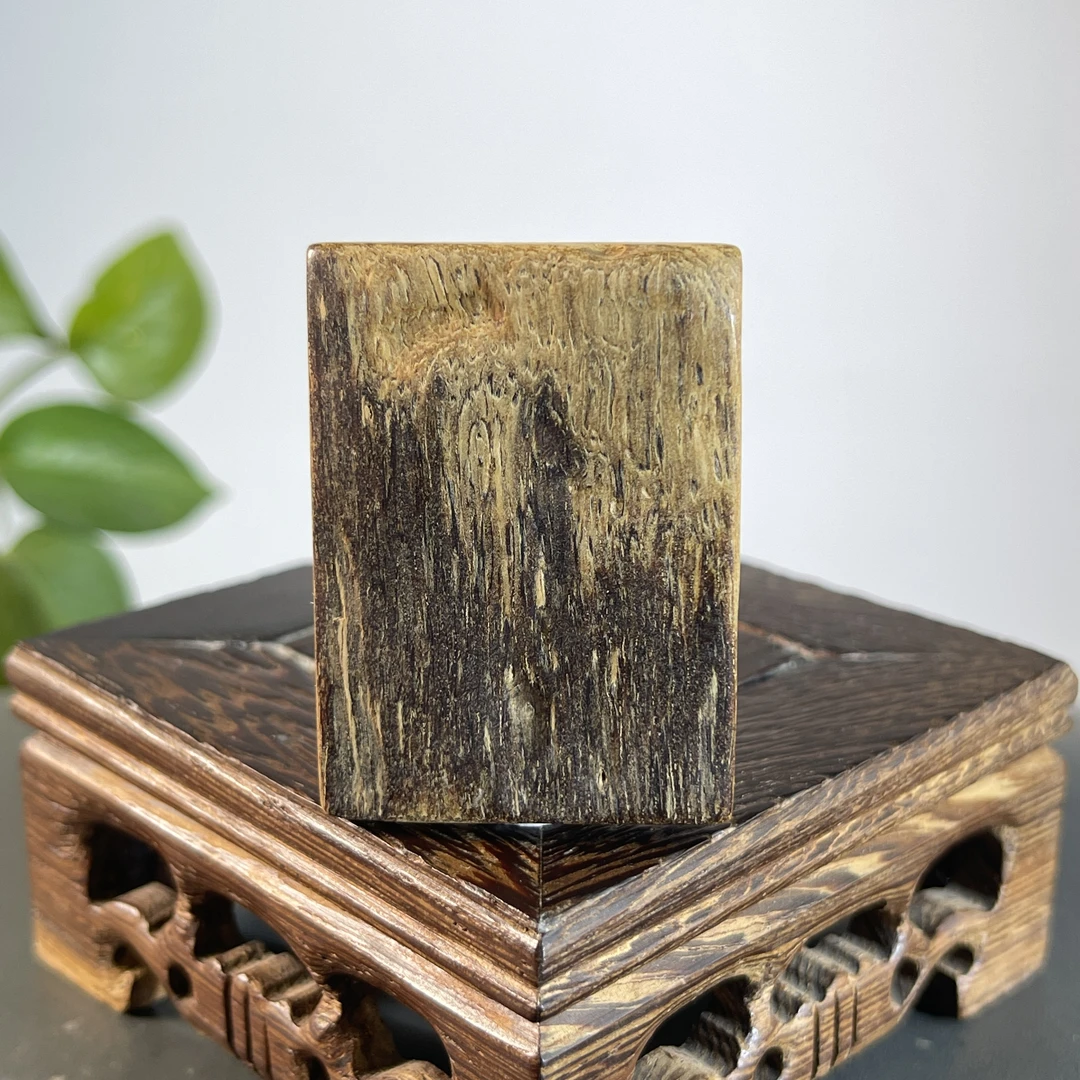 JGB07-279   沉香-挂件